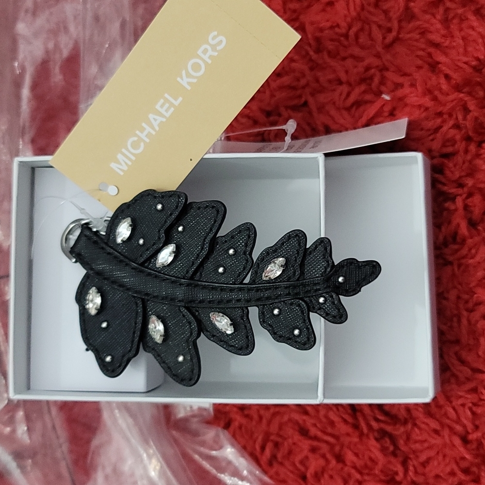 Michael kors key charm - Picture 2 of 4